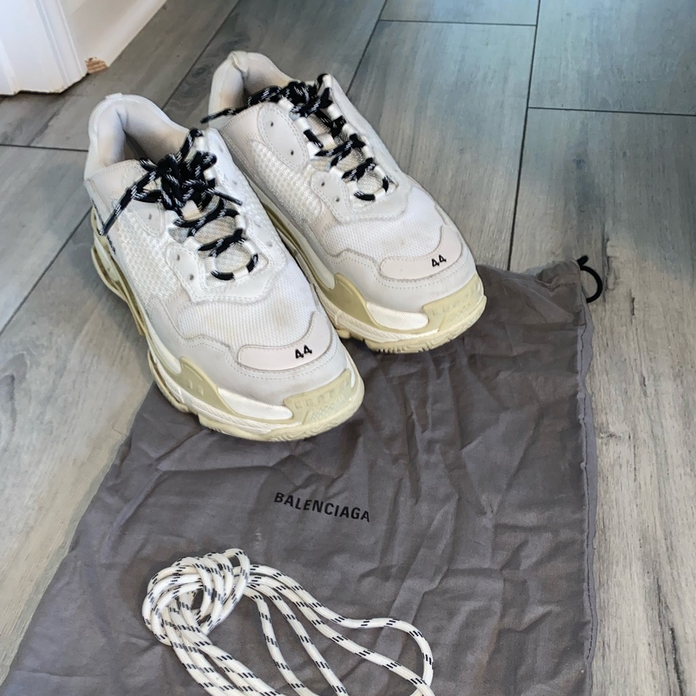 Cream/White Balenciaga Triple S / size 11